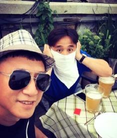 黄磊孙红雷吃瓜图片,娱乐圈最新瓜料曝光